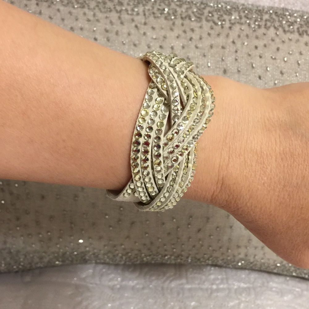 Cache bracelet with sparkly stones